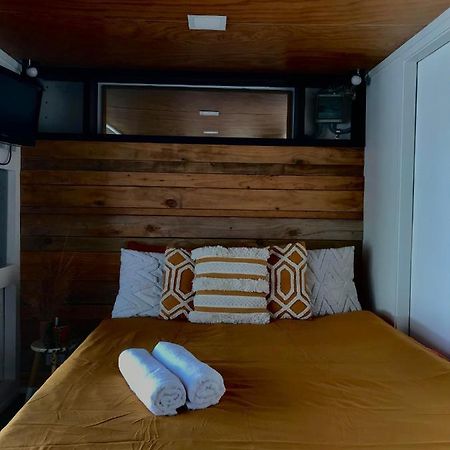 Onehunga Garden Tinyhouse With Parking Hotel Auckland Bagian luar foto