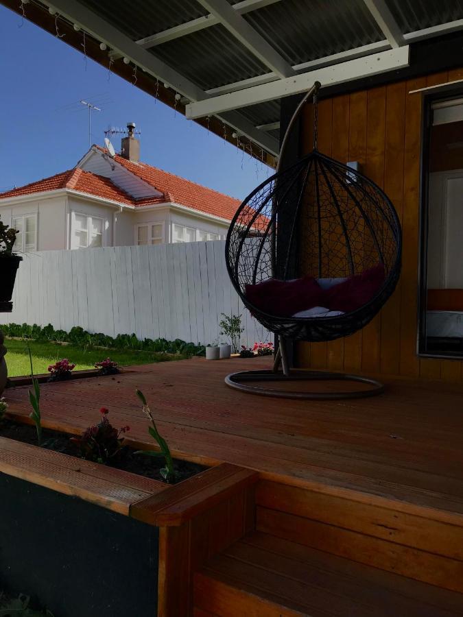 Onehunga Garden Tinyhouse With Parking Hotel Auckland Bagian luar foto